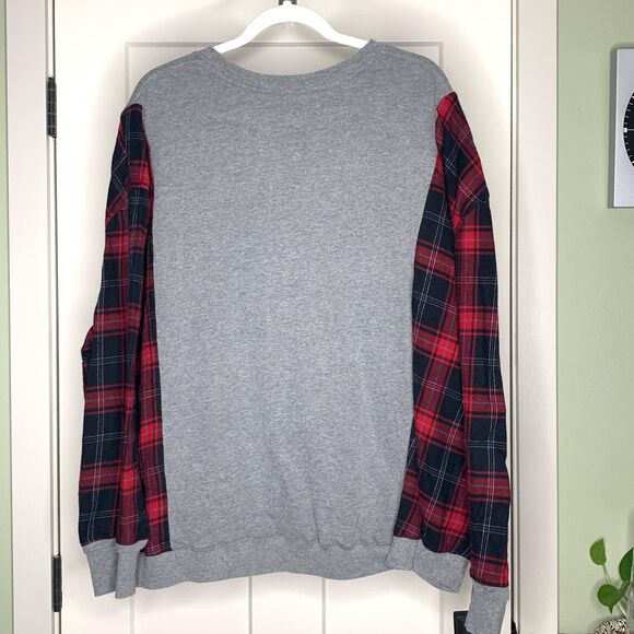 Upcycled Mickey Mouse Sweatshirt with Flannel Sleeves Very Oversized Reworked - Picture 3 of 4